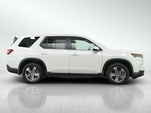 Used 2025 Honda Pilot EX-L image 6