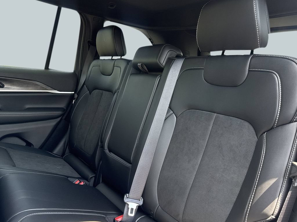 New 2026 Jeep Grand Cherokee Altitude RWD image 31
