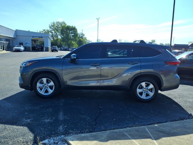 Used 2020 Toyota Highlander L FWD image 4