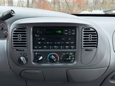 Used 2002 Ford F150 XLT image 29