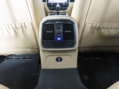 Certified 2026 Porsche Macan AWD/4WD image 32