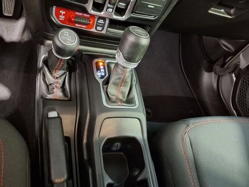 Used 2020 Jeep Gladiator Rubicon w/ Cold Weather Group AWD/4WD image 16