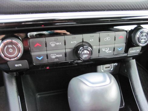 Used 2023 Jeep Compass Trailhawk image 17