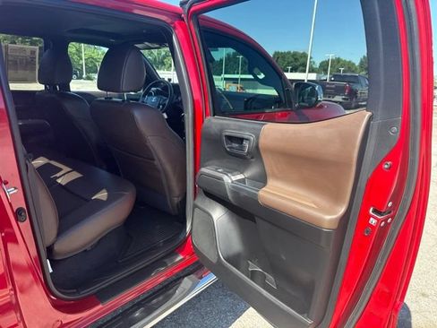 Used 2019 Toyota Tacoma Limited AWD/4WD image 15