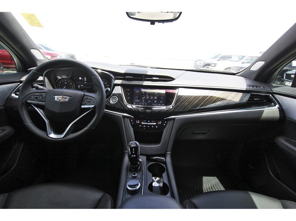 Certified 2023 Cadillac XT6 Premium Luxury w/ Technology Package FWD image 9