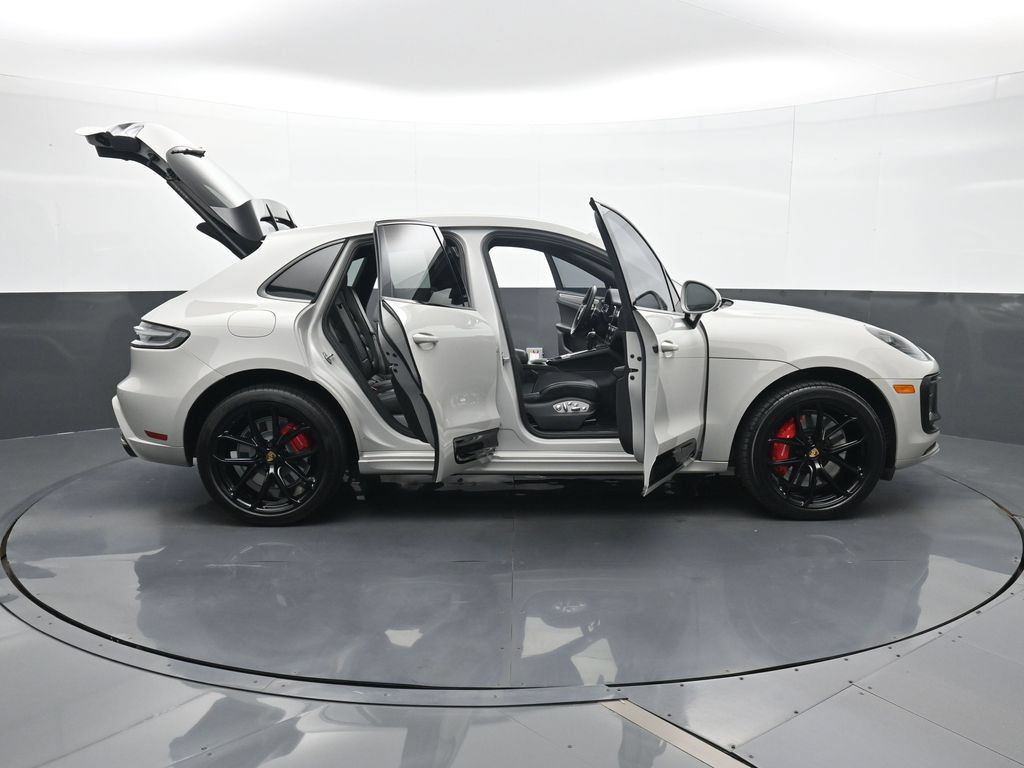 Certified 2025 Porsche Macan GTS AWD/4WD image 33