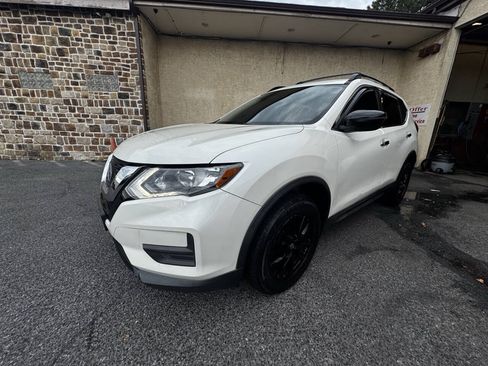 Used 2018 Nissan Rogue SV AWD/4WD image 3