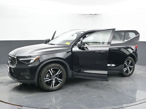Used 2025 Volvo XC40 B5 Core AWD/4WD image 35