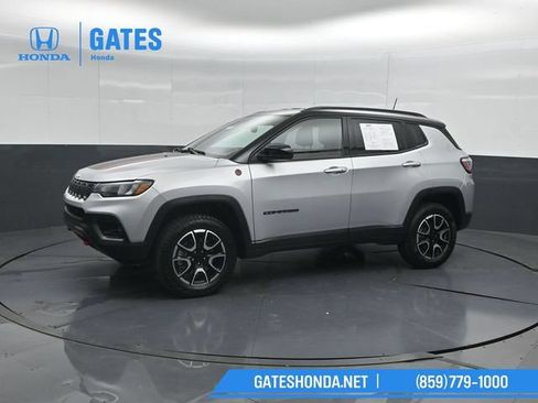 Used 2024 Jeep Compass Trailhawk AWD/4WD image 7