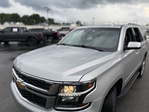 Used 2020 Chevrolet Tahoe LT w/ Luxury Package RWD image 18