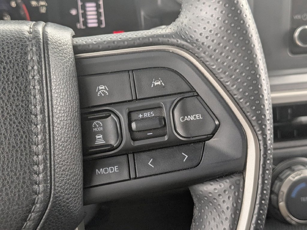 Used 2025 Toyota 4Runner SR5 AWD/4WD image 17