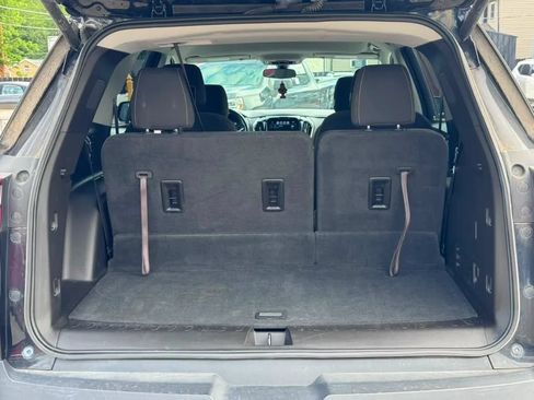 Used 2018 Chevrolet Traverse LT FWD image 9