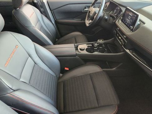 Certified 2025 Nissan Rogue SV image 11