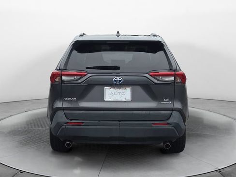 Used 2021 Toyota RAV4 LE AWD/4WD image 4