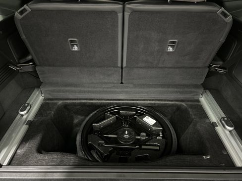 Used 2025 Rivian R1S Premium image 26