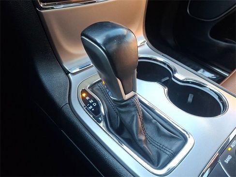 Used 2020 Jeep Grand Cherokee Overland image 15