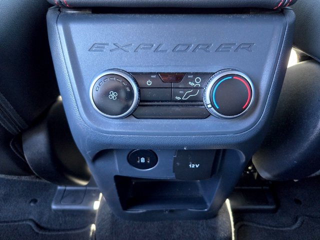 Used 2025 Ford Explorer ST-Line w/ ST-Line Street Pack AWD/4WD image 16