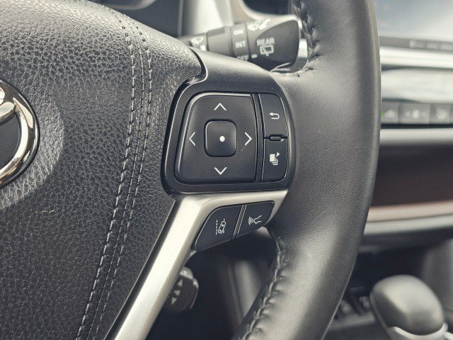 Used 2019 Toyota Highlander XLE AWD/4WD image 35