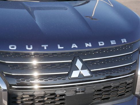 Used 2023 Mitsubishi Outlander SE AWD/4WD image 7