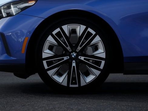 Used 2025 BMW 530i w/ Premium Package image 37