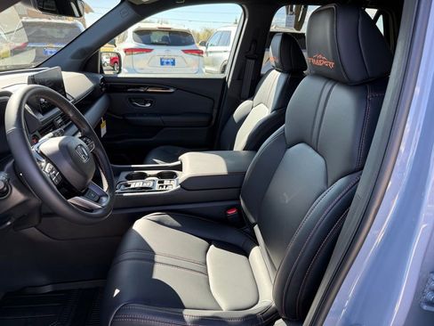 Certified 2025 Honda Pilot TrailSport image 15
