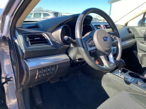 Used 2017 Subaru Outback 2.5i Premium image 12