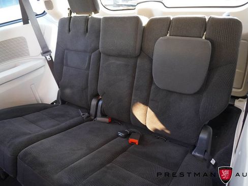 Used 2017 Dodge Grand Caravan SE image 27