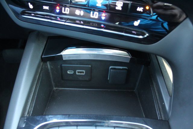 Certified 2022 Buick Envision Preferred FWD image 30