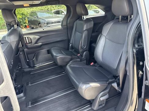 Used 2021 Toyota Sienna XSE w/ XSE Plus Package FWD image 17