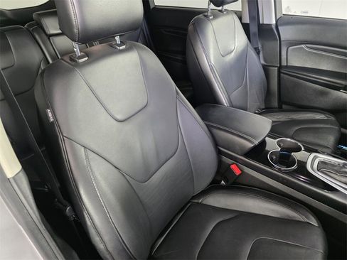 Used 2018 Ford Edge Titanium image 32