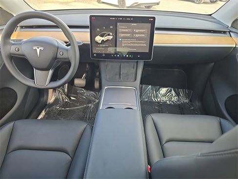Used 2025 Tesla Model Y Long Range image 9