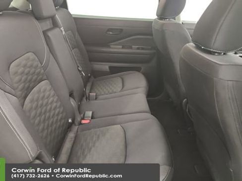 Used 2024 Nissan Pathfinder S image 26