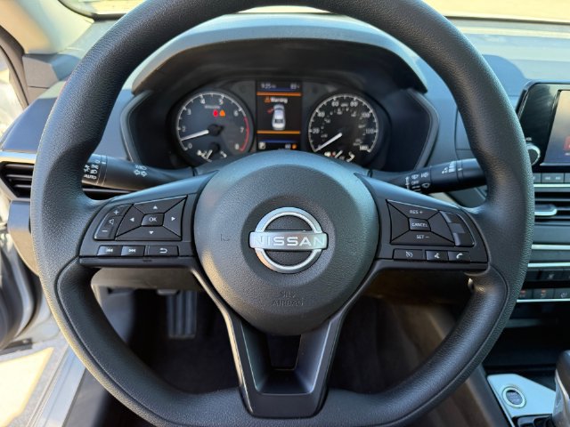 Used 2024 Nissan Altima 2.5 S FWD image 12