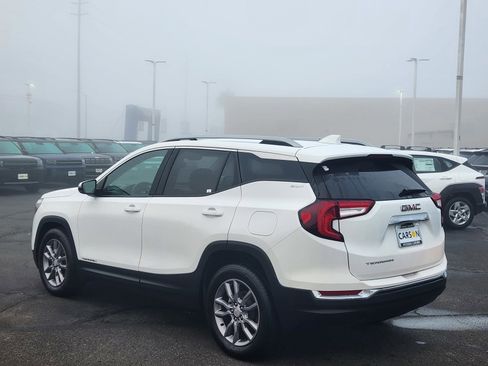 Used 2024 GMC Terrain SLT image 29