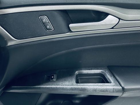 Used 2019 Ford Fusion SE FWD image 29