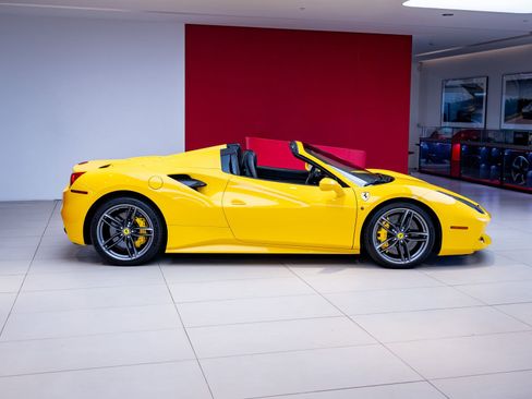 Certified 2019 Ferrari 488 Spider RWD image 7