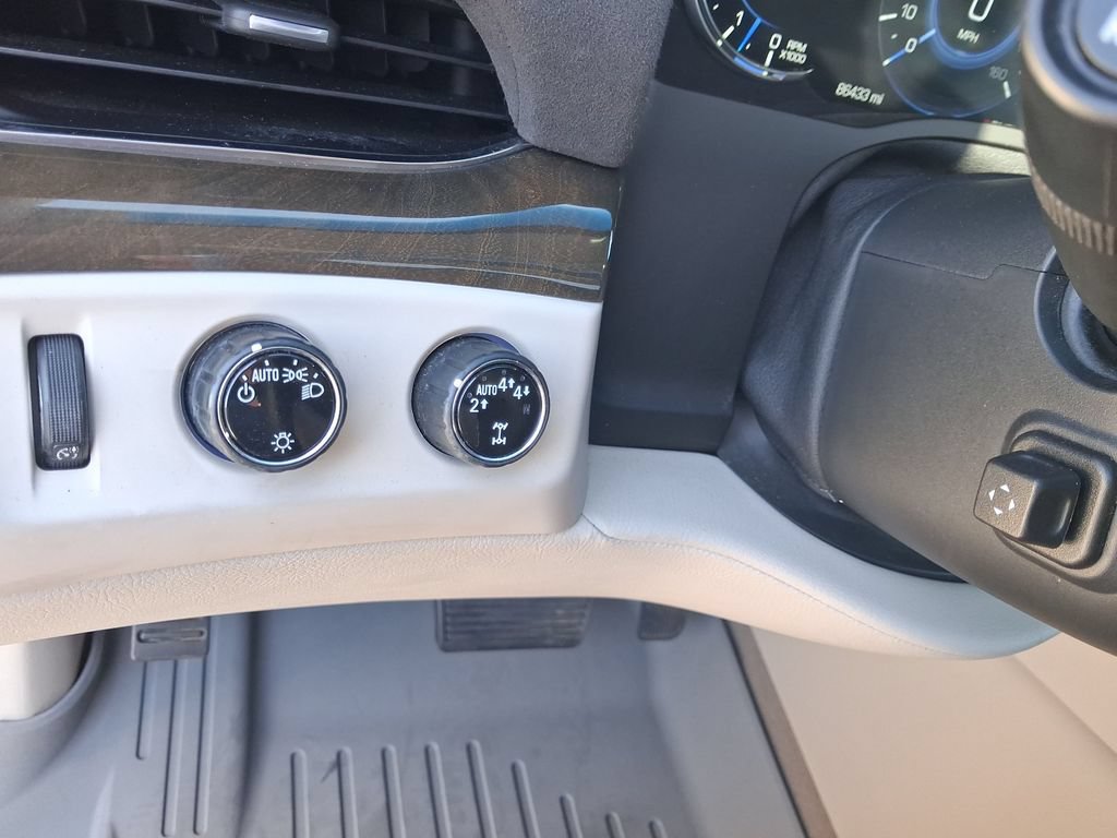 Used 2019 Cadillac Escalade Luxury w/ LPO, Radiant Package AWD/4WD image 18