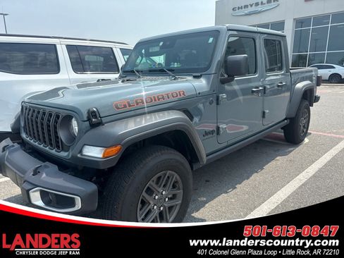 Used 2025 Jeep Gladiator Sport AWD/4WD image 1