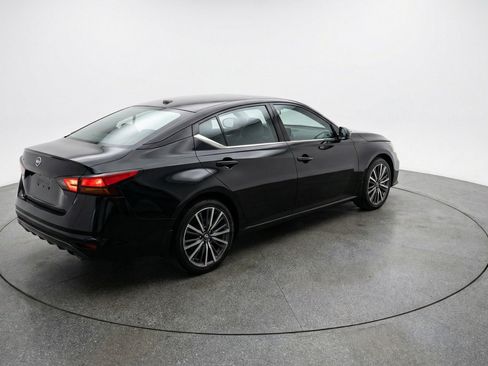 Used 2025 Nissan Altima 2.5 SV FWD image 9