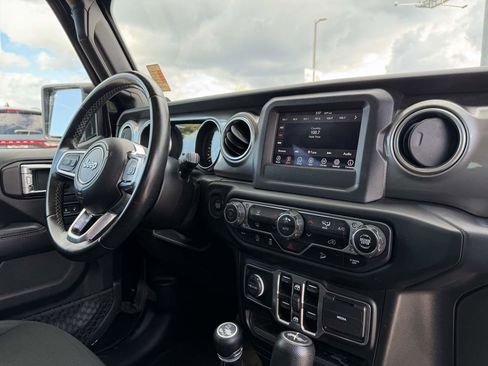 Used 2020 Jeep Wrangler Unlimited Sahara AWD/4WD image 19