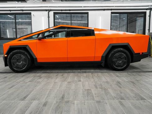 Used 2024 Tesla Cybertruck AWD Crew Cab image 4