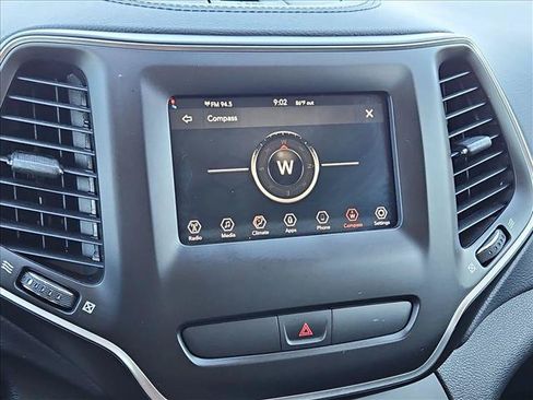 Used 2019 Jeep Cherokee Latitude w/ Popular Appearance Group FWD image 13