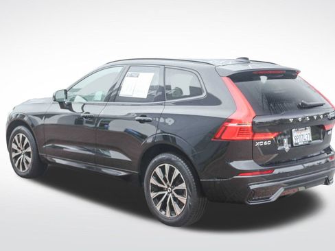 Used 2025 Volvo XC60 B5 Plus image 7