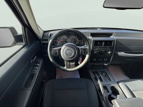 Used 2012 Jeep Liberty Sport w/ Popular Equipment Group RWD image 11