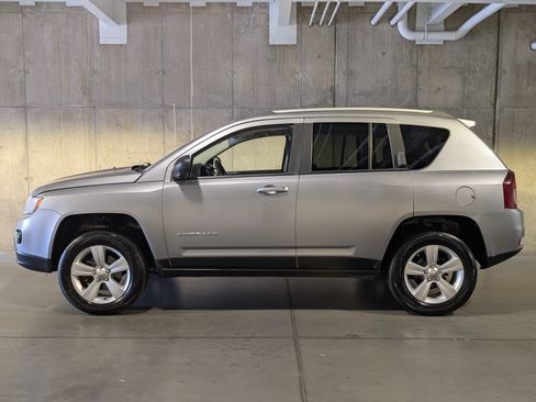 Used 2016 Jeep Compass Sport w/ Power Value Group AWD/4WD image 2