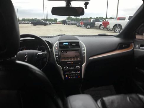 Used 2019 Lincoln MKC Reserve FWD image 12