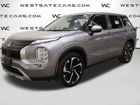 Used 2022 Mitsubishi Outlander SE image 1