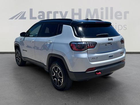 Certified 2024 Jeep Compass Trailhawk AWD/4WD image 3