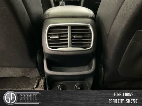 Used 2019 Hyundai Santa Fe Limited image 20