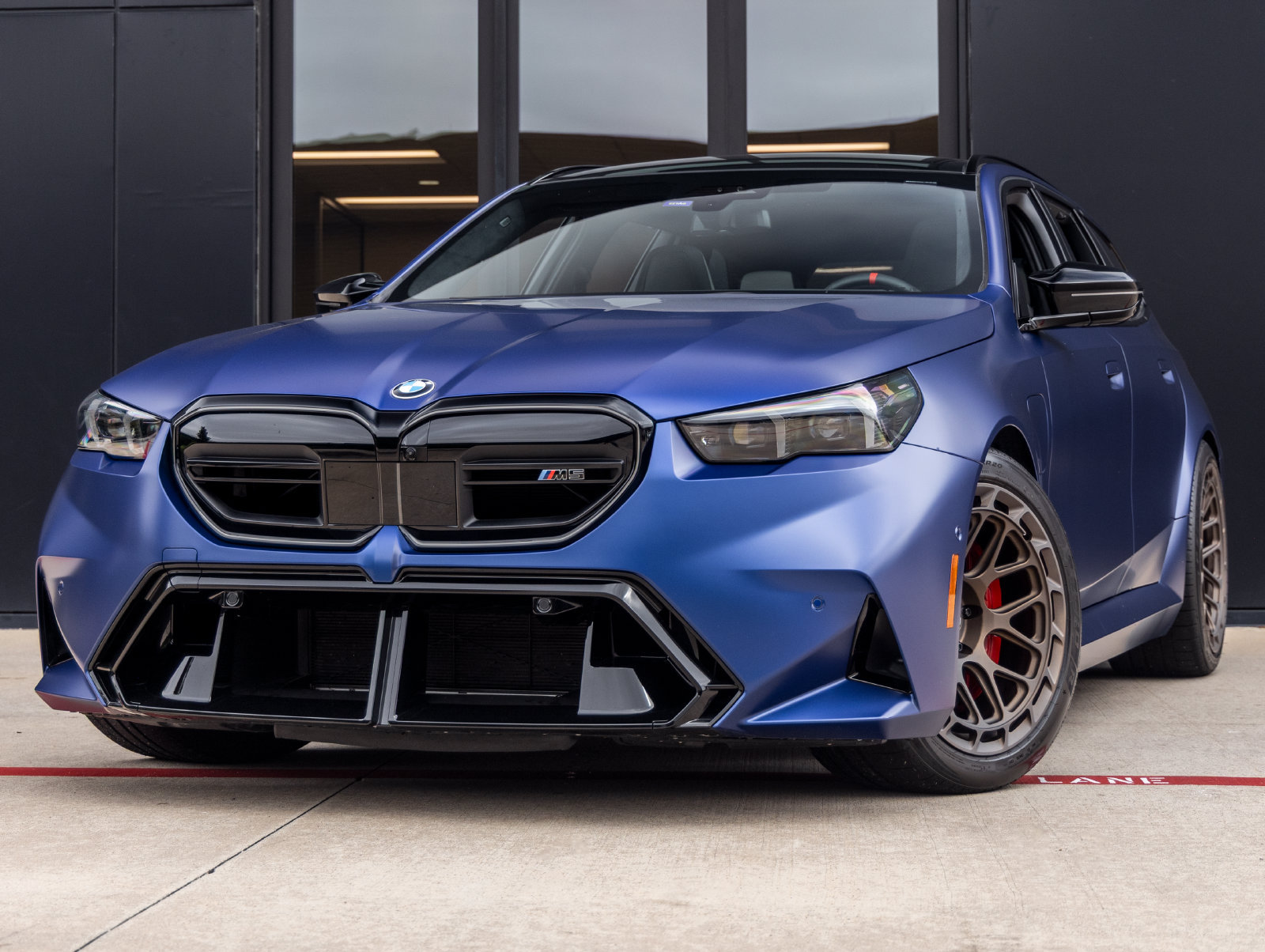 Used 2026 BMW M5 Touring AWD/4WD image 1